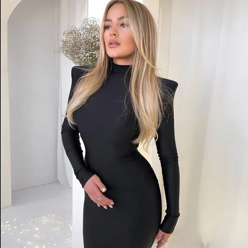 ESTELLE | Elegantes Maxikleid mit Rollkragen & Statement-Schultern